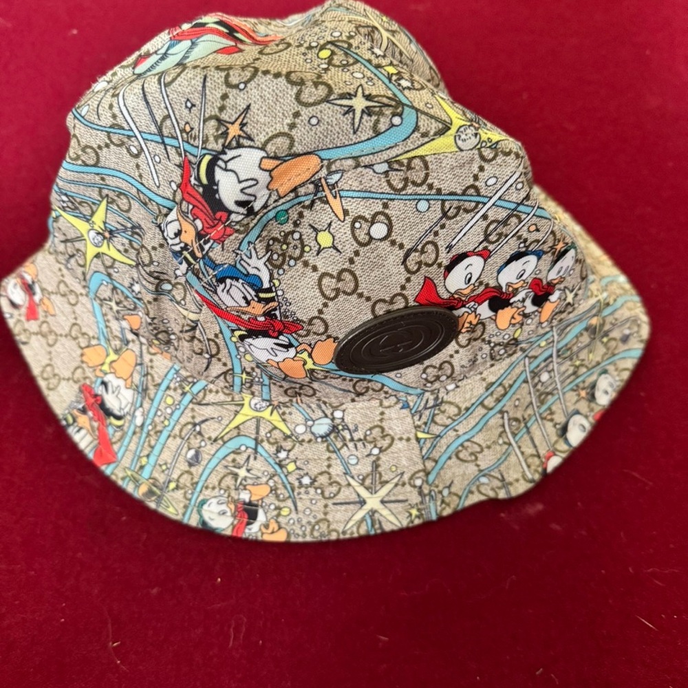 This is a Gucci bucket hat